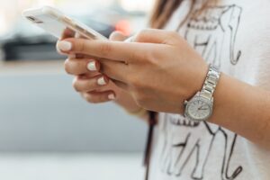 ぽっちゃりはサロペットを着ると胸が目立つ？着やせするアイテムや着こなしを解説！